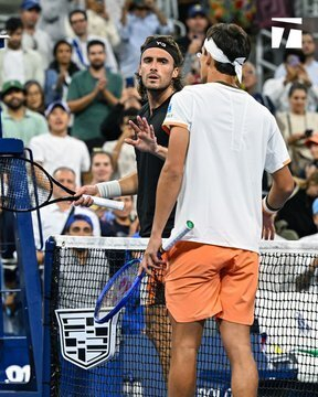 关于澳大利亚网球队鏖战西班牙网球队,西西帕斯统治全场的信息 关于澳大利亚网球队鏖战西班牙网球队,西西帕斯统治全场的信息