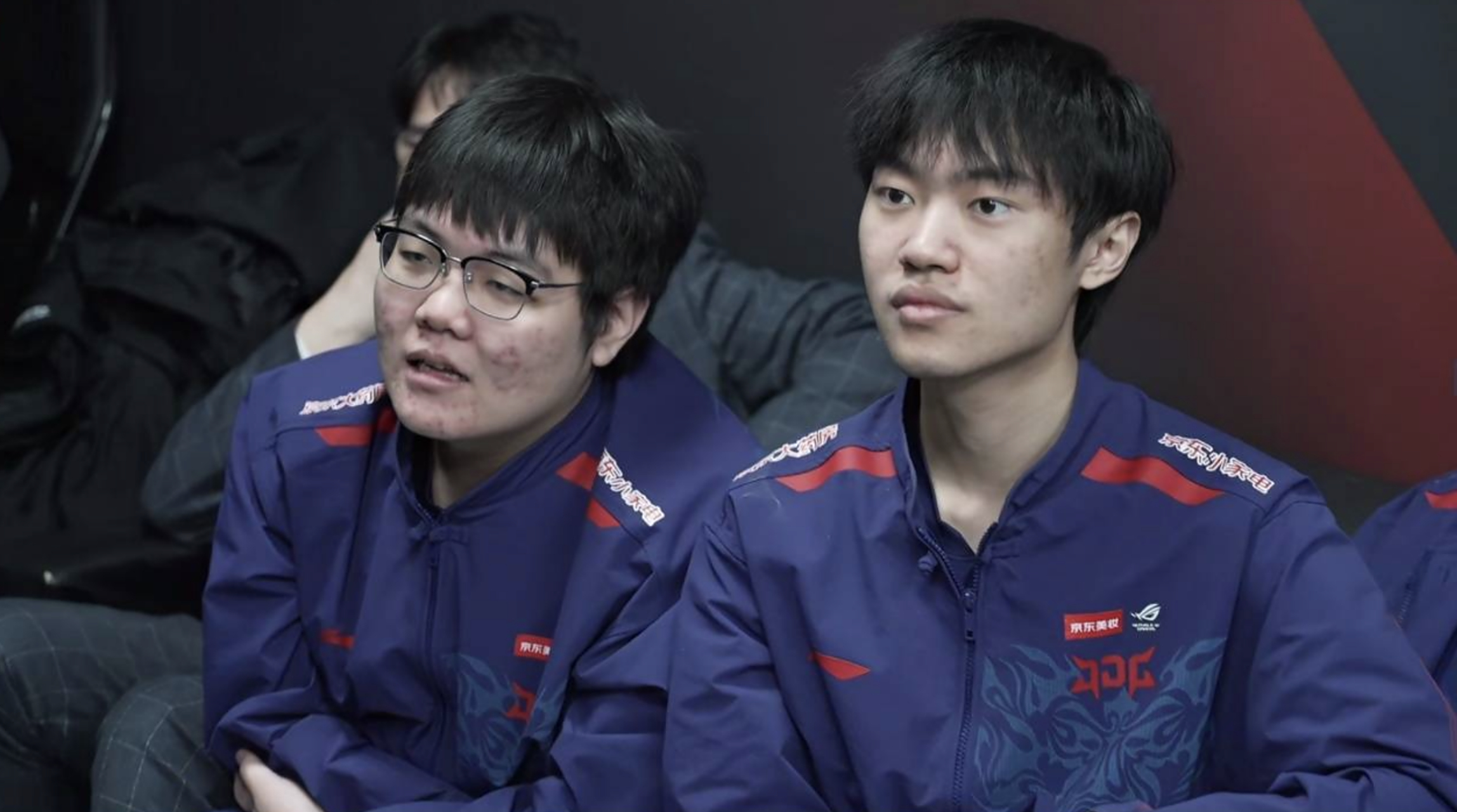 JDG险胜FLY,Knight2送出助攻的简单介绍 JDG险胜FLY,Knight2送出助攻的简单介绍