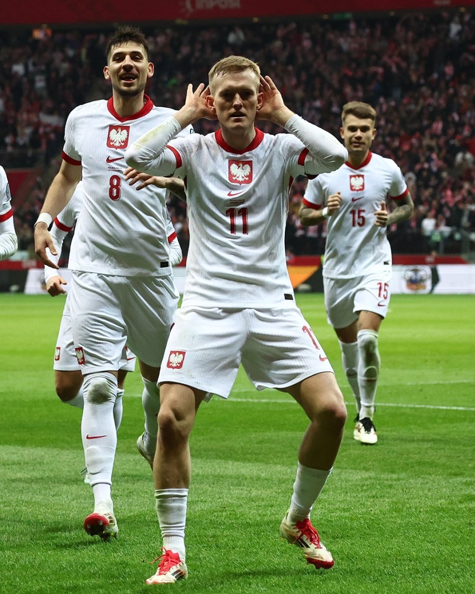 包含欧洲传奇：英国队完胜德国队，取得领先地位的词条