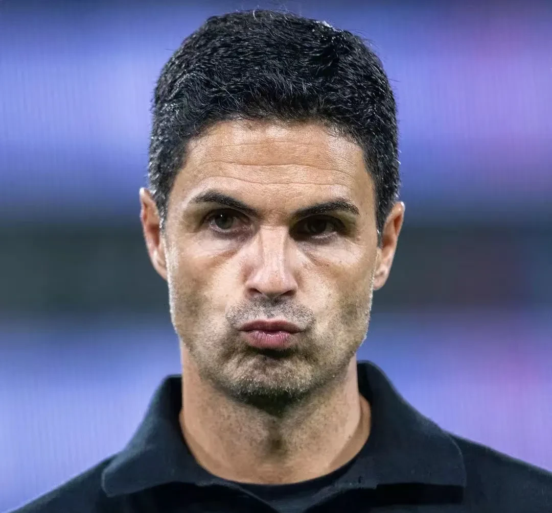 关于阿森纳整体表现低迷，主教练面临压力的信息