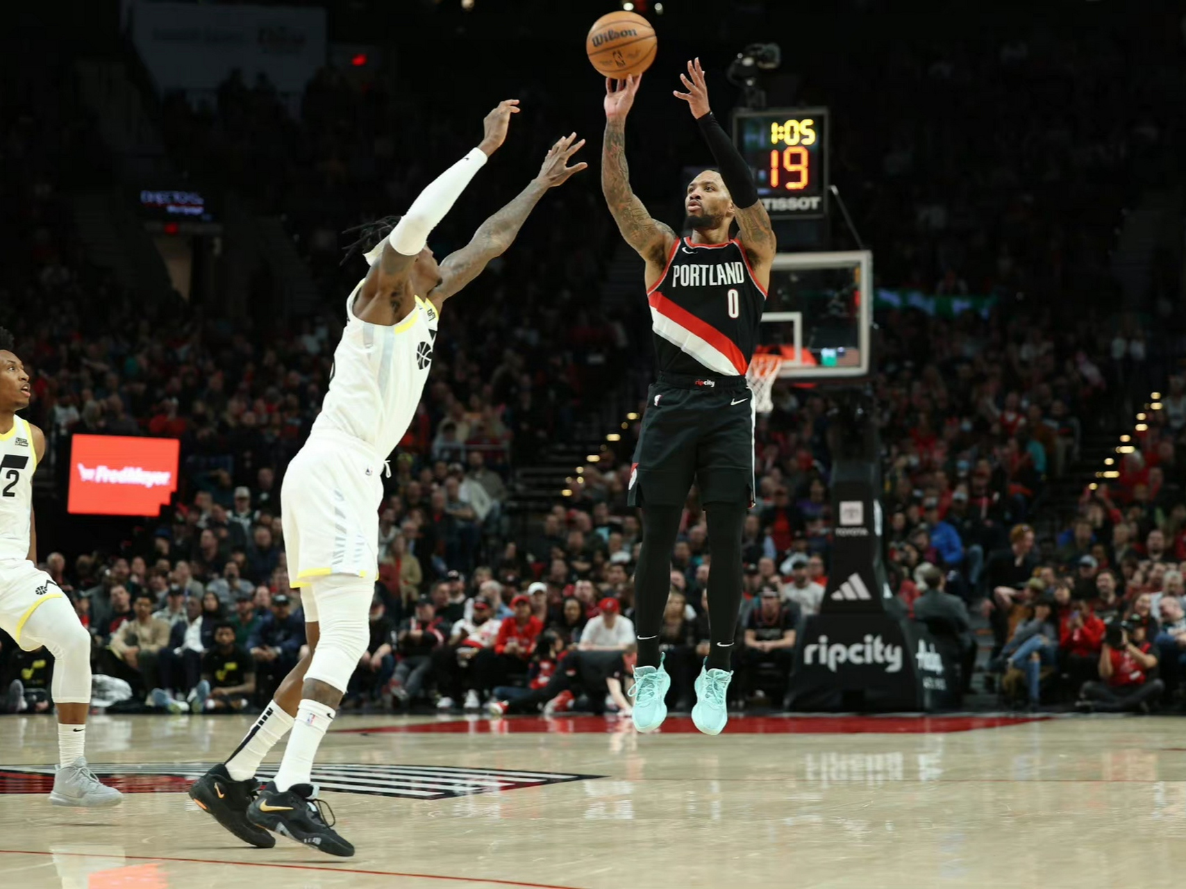 包含开拓者主场力克黄蜂,利拉德上演绝杀的词条 包含开拓者主场力克黄蜂,利拉德上演绝杀的词条