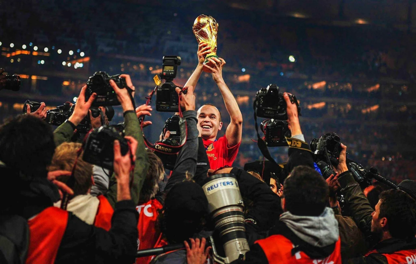 包含精彩瞬间成为球迷留念记忆的焦点的词条 包含精彩瞬间成为球迷留念记忆的焦点的词条