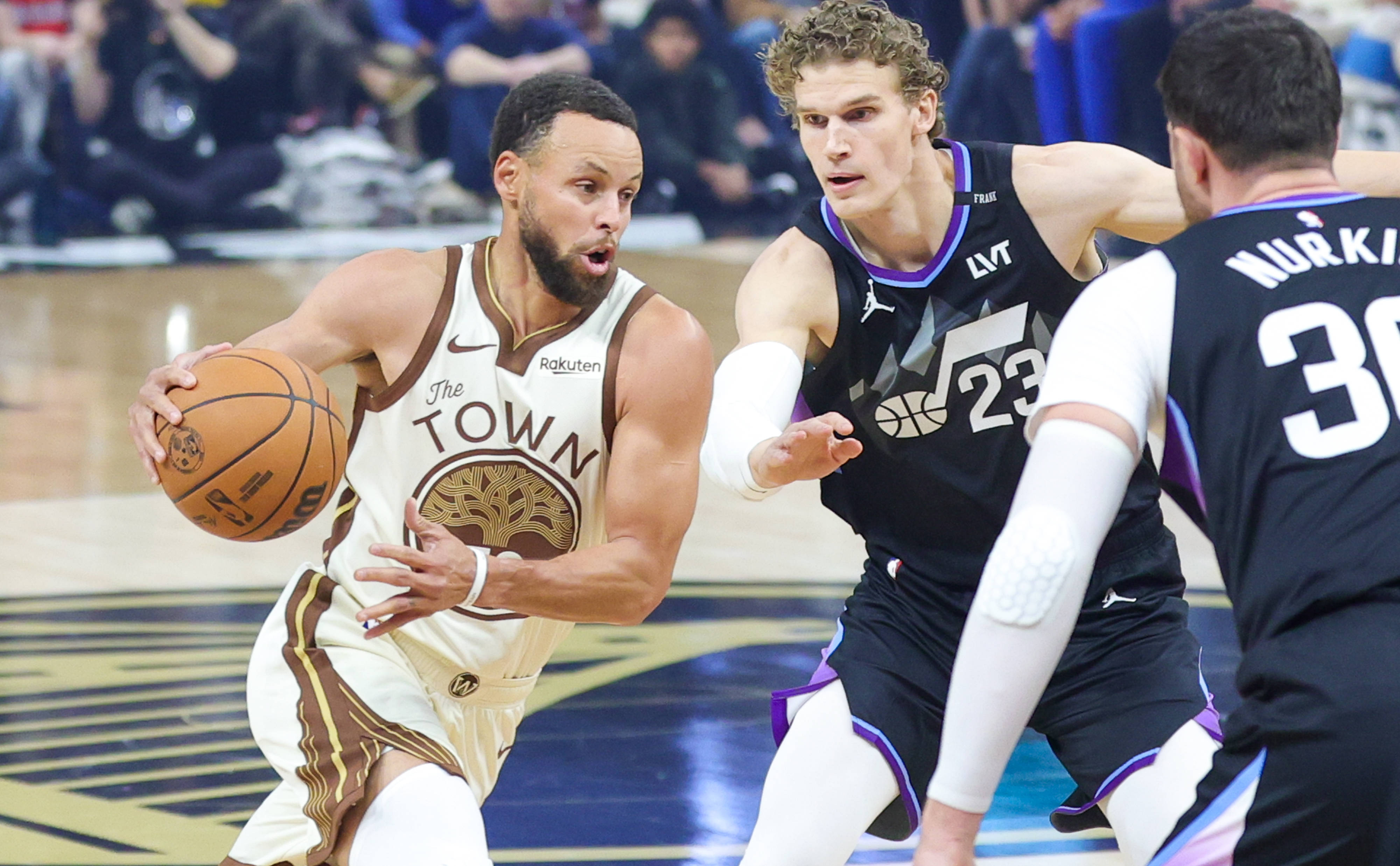 爵士险胜勇士，欧文点燃赛场的简单介绍