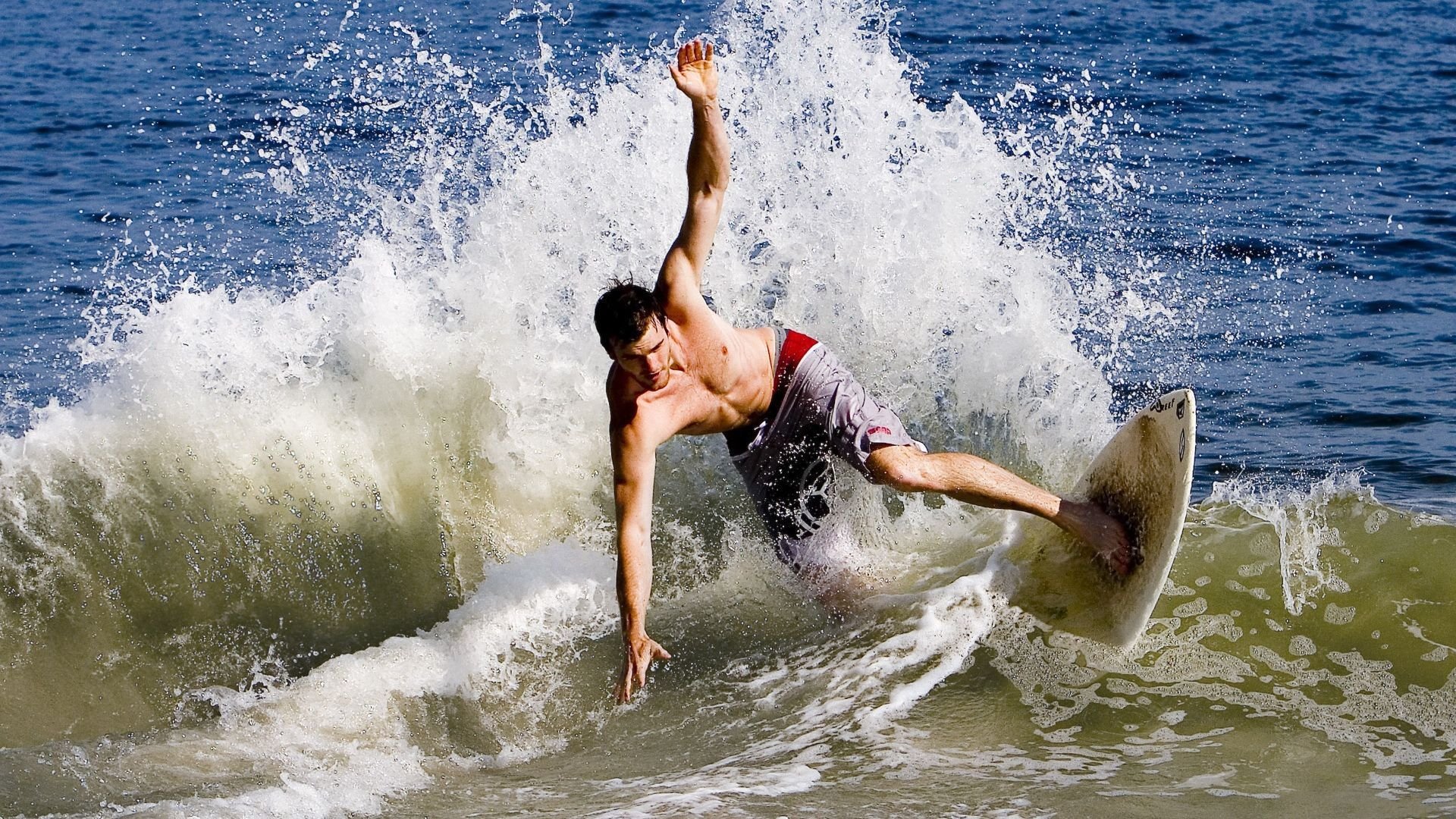 开云体育下载-火箭最后时刻击败太阳，乔治在英超争冠接管比赛，跨越体育的决胜时刻